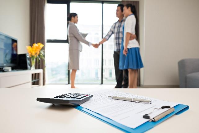 Real estate agent shaking hands with a couple